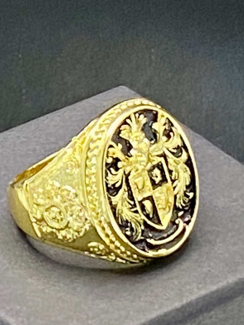 Richard the Lionheart Royal Knight Crest Men's Signet Ring Gold Tone Size 9